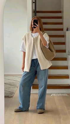 Gilet Outfit Women, Gilet Outfit, Boston Fashion, Outfit Chic, Outfit Inspo Casual