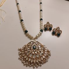 Extremly Beautiful Long Necklace with Pair of Earrings Give your wedding look a Boost woth this beautiful product  Authentic Kundan work, Straight from Bahawalpur Excellent as a gift idea as it come wIth a nice black velvet Box ❤️ It's a long Adjustbale length so it's good for ladies who take Hijab🧕 Round Kundan Necklace For Navratri Gift, Temple Jewelry Sets With Gota Work For Gifts, Kundan Necklace Gift For Navratri, Navratri Gift Kundan Necklace, Festive Jewelry Sets With Gota Work As Gift, Festive Gota Work Jewelry Sets As A Gift, Temple Jewelry Bridal Necklace With Gota Work, Traditional Jewelry With Gota Work For Gifts, Navratri Gota Work Jewelry Gift