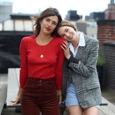 High Visual Weight Outfit, Red And Burgundy Outfit, Red Tshirt Outfit, Dna Model, Giovanna Battaglia