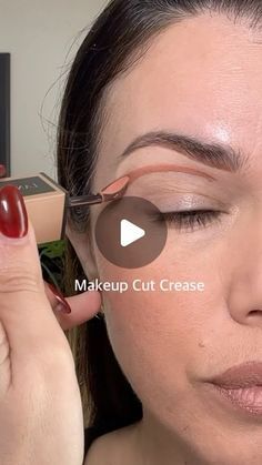 Perfect Winged Eyeliner, Brownie Ingredients, Glamorous Look, Hair And Makeup Tips, Makeup Tricks, Beauty Games, Great Ideas, Hair And Makeup, Viral Pins