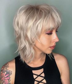 Wispy Bob Shag with Bangs Goth Haircuts, Flippy Hair, Haircuts Women, Short Shag Haircuts, Shag Haircuts