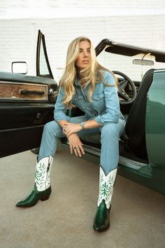 Introducing the ultimate in luxury cowgirl boots - the Emerald Python . Handmade from the finest, genuine emerald green Python skin, these western boots are a true statement piece. The white shaft is adorned with intricate green detailing, adding a pop of color and elegance to the design. As a handmade product, each pair is unique and carefully crafted to ensure the utmost quality and comfort. The luxurious texture of the Python skin and the modern design make these boots perfect for the fashion-forward cowboy or cowgirl. Step out in style with the Emerald Python boots. Our boots feature a range of high-quality elements, from the premium leather lining to the cushioned insoles and brass nails. The Goodyear welt technique used for the sole ensures durability, while the cork material provide Wide Calf Cowgirl Boots, Green Anaconda, Green Python, Mini Frock, Vegan Leather Boots, Cowboy Christmas, Skirt Jumpsuit, Beautiful Decoration, White Heels