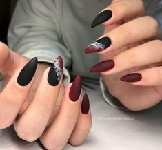 Matte Halloween Nails Short, Dark Nails With Design, Dark Elegant Nails, Short Matte Nail Designs, Simple Dark Nails, Detailed Nail Designs, Anniversary Nails, Wife Nails, Nail Hacks