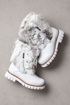 Women’s Ariel Wool-Lined Leather Hiker Boots with Rabbit Fur Trim | Overland Warm Boots Women Winter, Winter Wedding Boots, White Winter Boots, Italian Leather Boots, Laced Boots, Plush Rabbit, Glamour Vintage, Cute Boots, Northern Italy