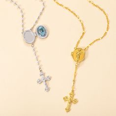 [Unique Design]:The rosary necklace showcases a beautifully crafted Jesus figure on the locket's cover, symbolizing faith and redemption. Its elegant design makes it a meaningful piece that resonates deeply with personal spiritual beliefs. [Photo And Cross Pendant]:At the heart of this captivating rosary bracelet lies a unique photo charm, allowing you to showcase a cherished memory or a beloved family member. Elegantly complimenting the photo charm, a delicate cross pendant, and a pearl adorn t Necklace With Pearls, Necklace Chain Types, Jesus Cross, Rosary Bracelet, The Rosary, Rosary Necklace, Photo Necklace, Photo Charms, Photo Locket