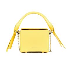 This trendsetting Box Bag is designed by All Black with current fashion trends in mind. Its minimalistic monochromatic design adds to the chic retro style of the box shape. This yellow leather purse also comes with a detachable gold chain for a trendy yet functional addition, allowing it to be worn as a crossbody, long shoulder bag, or a mini handbag. Tote your basic essentials in style, whether you're going out with friends for brunch or taking on bright street wear! Calf Skin Exterior Fabric L Long Shoulder Bag, Monochromatic Design, Basic Essentials, All Black Shoes, Current Fashion, Mini Handbag, Retro Shoes, Current Fashion Trends, Mini Handbags