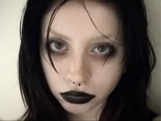 Noir Makeup Looks, Dark Simple Eye Makeup, Minimal Alternative Makeup, Goth Makeup No Eyebrows, Goth Makeup No Lashes, Daily Goth Makeup, Scary Eye Makeup, Minimalist Goth Makeup, Trad Goth Makeup Looks