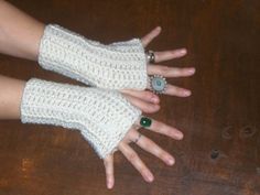 Victorian Boho, Texting Gloves, Gloves Design, Bridal Gloves, Crochet Fingerless Gloves, Stitch Crochet, Crochet Gloves, Eyes Closed, Fingerless Mittens