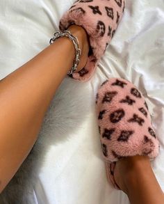 Lv Slippers, Bedroom Slippers, Cute Slippers, Pink Monogram, Faux Fur Slippers, Fashion Slippers, Pink Faux Fur, Warm Slippers, Fur Slippers