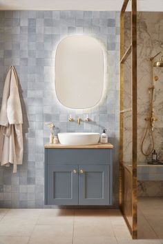 a bathroom with a sink, mirror and towel rack in the middle of the room