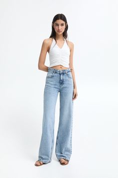 WAIST: High rise
FABRIC: Not stretchy

High-rise wide-leg jeans with belt loops, a five-pocket design and zipper fly and button fastening, made of cotton fabric. Inseam length: 83 cm. Pull And Bear Flare Jeans, Belted High Waisted Jeans, Ultra High Waisted Jeans Hm, Mom Jeans Pull And Bear, Pull And Bear Jeans Woman, Crispina Jeans, Pull And Bear Outfit, Jeans With Belt, High Waist Wide Leg Jeans