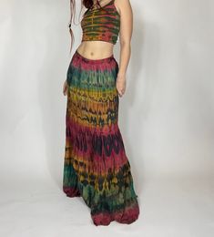 Maxi Skirt Beach, Tie Dye Maxi Skirt, Skirt Beach, Yoga Crop Tops, Hippie Tops, Waist Stretches, Tie Dye Maxi, Beach Skirt, Festival Tops