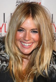 Sienna Miller: The Brit It Girl always seems to rock the perfect fringe - blonde hair Long Choppy Hair, Sienna Miller Hair, Center Part Hairstyles, Medium Layered Hair, Fall Hair Cuts, Choppy Hair, Long Nose, Long Layered Haircuts, Long Bob Hairstyles