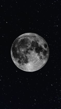 the full moon with stars in the night sky above it is black and has no clouds