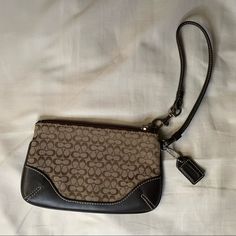 Coach Wristlet Signature Collection Logo Brown Condition: New Without Tag, Never Used 10/10 Please Feel Free To Make Me An Offer Or Ask Any Other Questions. Color Block Tote, Pink Wristlet, Pink Monogram, Coach Poppy, Printed Clutch, Bags Coach, Coach Wristlet, Zip Wallet, Pink Logo