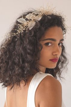 A soft and romantic Organza Hair Crown, with a luminous golden hue and a shimmering display of crystal beads. SKU: w8216 Bridal Hair Crown, Flower Hair Crown, Organza Bridal, Soho Style, Hair Crown, Hair Strand