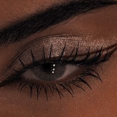 Soft Glam Makeup Cat Eye, Cute Sparkly Makeup, Basic Stage Makeup, Gold Girl Aesthetic, Eyebrows Color, Quince Makeup, Inspo Wall, Almond Eye Makeup, Evening Eye Makeup