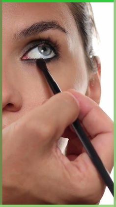 Quick Easy Smokey Eyeliner for Beginners Smokey Eye Without Eyeliner, How To Do Smokey Eye, Easy Smokey Eyeliner, Smoky Liner Makeup, Smokey Eye Tutorial For Beginners, Smokey Eyes Tutorial, Smokey Eye Makeup Steps, Makeup Removal Tips