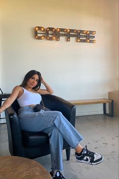 Ovo Outfit Women, Casual City Photoshoot, Sneakers And Coffee, Jordan Panda Outfit Women, Jordan Aj 1 Low Outfit Women, J1 Low Outfit Women, Jordan Low 1 Outfit, Airforce 1 Outfit Women