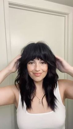 Shag Hairstyles Black Hair, Hair Trends 2023 Bangs, Shaggy Haircuts Bangs, Medium Shag Hairstyles With Bangs, Fringe Shag Haircut, Textured Hair With Bangs, Shaggy Bangs Medium Hair, Boho Bangs Hair, Choppy Shag With Bangs