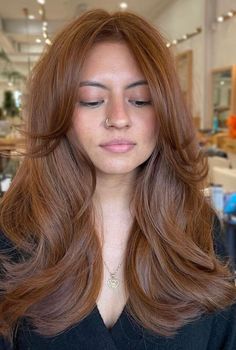 Explore the ultimate guide to the best copper hair colors. From Brown Copper to Rich Copper Red, we cover a wide range of shades. Whether you're looking for a vibrant Orange Copper or a softer, honey-like finish with Honey Blonde Copper, find your perfect shade today! Cowboy Copper Hair Fair Skin, Auburn Light Brown Hair, Ash Copper Hair, Light Copper Hair Color, Light Brown Copper Hair, Copper Hair Long, Copper Cowgirl, Rich Auburn Hair