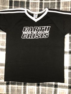 Earth Crisis - Vintage 90s - Breed The Killers 1998 - Hardcore Metal Punk Rock Band Album T Shirt - Size L Good preowned condition. Very little wear or fading. Please refer to the photos Casual T-shirt For Music Festivals And Alternative Fashion, 90s Logo Print T-shirt For Concerts, 90s Style Logo Print T-shirt For Concerts, 90s Style Concert T-shirt With Logo Print, 90s Band Logo Cotton T-shirt, 90s Band Logo Tops For Fan Merchandise, 90s Style Tops With Band Logo For Fans, 90s Band Logo T-shirt For Streetwear, 90s Band Logo Tops For Streetwear