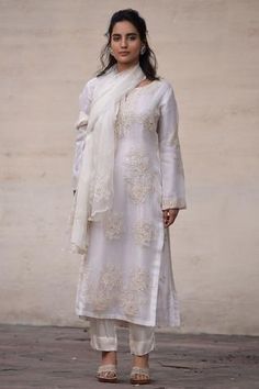 Shop for Simar Dugal White Organza Embroidered Kurta Set for Women Online at Aza Fashions White Churidar With Floral Embroidery For Transitional Season, White Anarkali Set With Floral Embroidery In Cotton Silk, Off White Unstitched Suit With Zari Work, Elegant Churidar With Floral Embroidery In Chanderi, Elegant Chanderi Churidar With Floral Embroidery, Off White Cotton Silk Sets With Resham Embroidery, Off White Palazzo Set With Resham Embroidery, Unstitched Wedding Suit With Floral Embroidery, Wedding Unstitched Suit With Floral Embroidery