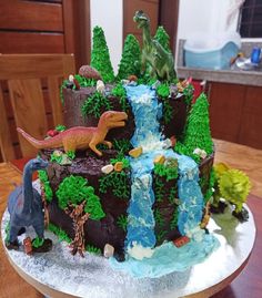 Dinosaur cake
Waterfall cake
Chocolate cake
Buttercream frosting Dinosaur Cake With Waterfall, Jurrasic World Birthday Cake, Mountain Birthday, Dinosaur Birthday Party Food, Jurassic World Cake, Paw Patrol Skye Birthday, The Book Of James, Dinosaur Birthday Cake, Dinosaur Baby Shower Theme