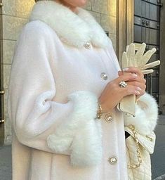 Coat And Gloves Outfit, Soft Russian Aesthetic, Glove Outfits Classy, Princess Gloves Aesthetic, Gloves Aesthetic Outfit, Winter Gloves Aesthetic, Chanel Winter Outfits, Aristocratic Aesthetic, Winter Gloves Outfit