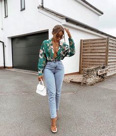 Jeans And Blouse Outfit, Blouse Outfit Classy, Fancy Brunch Outfit, Drinking Outfit, Jeans And Blouse, Fancy Brunch, Look Legging, Outfit Classy, Brunch Outfit