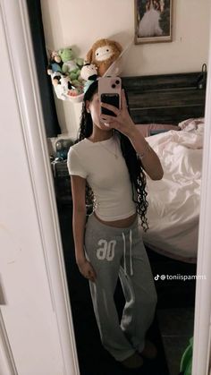 Pretty Selfies, Mirror