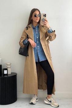 Demin Shirt Outfit, Denim Shirt Outfit Fall, Shirt Jacket Outfit Women, Denim Shirt Outfit Ideas, Oversized Denim Shirt Outfit, Denim Shirt Outfits, Denim Shirt Outfit Women, Jean Shirt Outfits, Jeans Dress Outfit