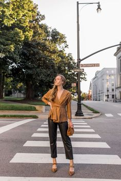 Work To Date Night Outfit, Dinner Night Outfit Classy Chic, Fall Date Night Outfit Dressy, Winter Date Night Outfit Dressy, Bar Outfit Night Fall, Sweater Dress Outfit Ideas, Style A Sweater Dress, Dinner Date Night Outfit, Fall Date Night Outfit