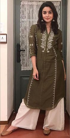 Plazo Suits, Plazzo Suit, Indian Designer Suits, Simple Kurti Designs, Casual Indian Fashion, Kurta Dress, Salwar Kamiz, Kurti Designs Party Wear, Kurta Designs Women