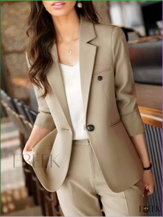 Office Attire For Women, Coats 2024, Hotel Uniforms, Office Attire Women, Pinterest Marketing Manager, Blazer Set