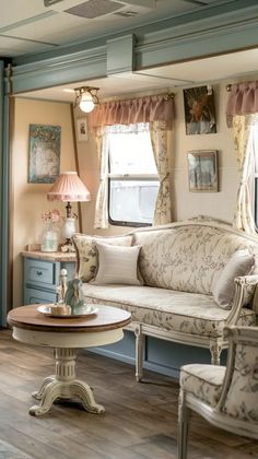 21 Cozy RV Living Room Ideas Boho Rv Interior, Rv Living Room Ideas, Enjoy Weekend, Industrial Chic Design, Esthetician Room, Tiny House Trailer, French Elegance