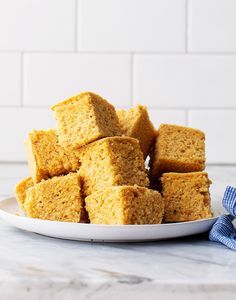 Homemade Cornbread Recipe, Easy Homemade Cornbread, Best Cornbread Recipe, Moist Cornbread, Best Thanksgiving Side Dishes, Cornbread Easy, Sweet Cornbread, Vegan Carrot Cakes