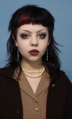 Goth 80s Hair, Punk Hair Drawing Reference, Casual Punk Makeup, Early 2000s Goth Makeup, 1920s Eyebrows, Mel Mercer Outfits, Cool Goth Makeup, Punk Goth Makeup, Half Dyed Bangs