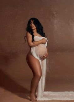 Tan Maternity Photoshoot, Maternity Photography Wet Look, Bahamas Maternity Shoot, Bra And Panty Maternity Photoshoot, Maturity Photoshoot Ideas At Home, Snow Maternity Shoot, Iconic Maternity Photos, Baddie Maternity Shoot, Maternity Looks Summer