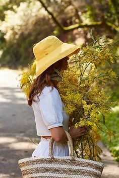 Cotton Crusher Hat | Terrain Boho Hats For Women, Straw Hat Outfit, Summer Vacation Outfit Ideas, Straw Hats Outfit, Womens Sun Hat, Garden Outfit, Selena Quintanilla Fashion, Garden Hat, Hat Photography