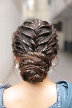 Hair Style On Saree, Hair Style Vedio, Engagement Hairstyles, Easy Hairstyles For Thick Hair, Traditional Hairstyle, Bridal Hair Buns, Long Hair Wedding Styles, Front Hair Styles, Hair Tutorials For Medium Hair