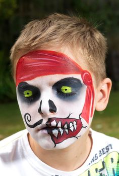 Homemade Pirate Costumes, Pirate Makeup, Halloween Makeup For Kids, Pirate Face, Face Painting Easy, Pirate Halloween, Kids Face Paint, Halloween Makeup Scary, Face Painting Halloween