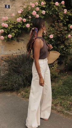 Vacation outfit idea Greece Outfit Women, European Fashion Women Classy, Strapless Summer Outfits, Outfits To Wear In California Summer, European Outfits September, Conference Outfit Summer, Europe In The Spring Outfits, Vineyard Aesthetic Outfits, Canada Outfit Ideas Summer