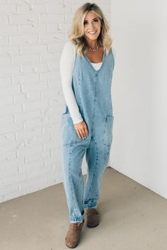 Effortlessly chic and comfortable, the Reese Denim Jumpsuit features a slouchy fit and low rise patch pockets for a laid-back yet stylish look. Crafted from high-quality denim, this all-in-one piece is perfect for everyday wear and can easily be dressed up or down. 100% Cotton Double D-rings for easy back strap adjustment SIZING: Model is 5'4" wears a size 5 and is modeling the small. Small 2-4 Medium 6-8 Large 10-12 X-Large 14-16 MEASUREMENTS: SIZE BUST INSEAM Small 39" 25" Medium 41" 25" Large Jean Jumper Outfit, How To Style Jumpsuit, Jean Jumpsuit Outfit, Styling Overalls, Denim Jumpsuit Outfit, Mom Outfits Fall, Modern Fashion Outfits, Fall Fit, Jumpsuit Outfit