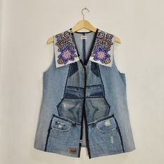 This stunning patchwork vest is one of a kind piece designed for the ecofriendly fashion I put hand drawn batik denim with floral motifs on the chest. The color of the batik is very beautiful, harmonious with the overall denim color On the edge of the arm, I use lurik.  Lurik is a traditional Indonesian woven fabric  I dont make more than one item I offer special, unique items Only one is available for one special person Measurements Bust 40"/102cm Lenght 30"/76cm Size L I ship from Indonesia wo Fancy Vest, Upcycling Clothing, Patchwork Vest, Recycled Jeans, Mode Boho, Denim Color, Upcycled Denim, Eco Friendly Fashion, Vest Outfits