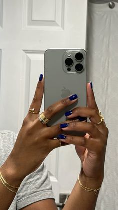 Gel Manicure Brown Skin, Gel Polish Nail Colors, Square Nails Holiday, Creative Gel Nail Designs, Fall Mani And Pedi Combos, Navy Blue Nails Dark Skin, Cute Nail Designs Medium Length, Short Acrylic Nails Inspo Simple, Blue Nails Fall 2024