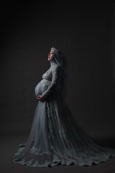 Hijab Maternity Photography, Muslim Maternity Photoshoot, Maternity Shoot Hijab Studio, Maternity Shoot Dresses, Maternity Photo Outfits, Bridal Couture Week, Maternity Clothes Fashionable