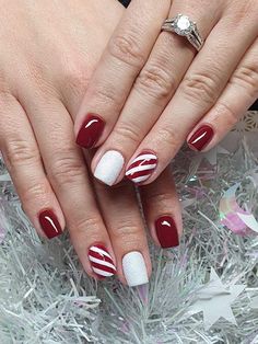 Nails Natale, Nail Design 2023, Nail Polish Art Designs, Metallic Nails Design, Candy Cane Nails, Metallic Nail, Classy Christmas