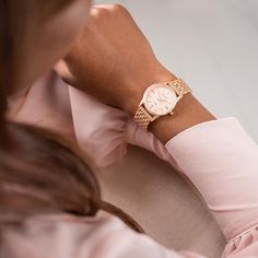 𝗩𝗜𝗩𝗥𝗘 𝗣𝗘𝗥𝗦𝗢𝗡𝗔𝗟𝗜𝗦𝗘𝗗 𝗟𝗔𝗗𝗜𝗘𝗦 𝗪𝗔𝗧𝗖𝗛 A contemporary personalised ladies' watch available in three colours. Made from Stainless Steel and featuring an adjustable strap The Vivre Personalised Ladies Watch makes a unique gift for her or a special treat for yourself. Make this Christmas truly special by giving the gift of personalised jewellery, a unique and meaningful present that will be cherished for years to come. Add an engraved message, name or date to the back of the watch in a choice of fonts. * Available in three Stunning Colourways; Pink, Deep Navy and Charcoal Grey * Personalised with an Engraved Message on the back of the Watch in a font of your choice   𝗪𝗛𝗬 𝗬𝗢𝗨 𝗪𝗜𝗟𝗟 𝗟𝗢𝗩𝗘 𝗜𝗧  * A Stunning jewellery gift your loved ones will treasure * Beautifu Watch Minimalist, Thoughtful Gifts For Her, Minimalist Watch, Watch Gift, Sterling Silver Initial, Personalized Bridesmaid Gifts, A Font, Bridesmaids Personalized, Luxury Gift Box