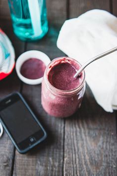 a purple smoothie on a table Healthy Workout Snacks, Post Workout Smoothie Recipes, Workout Smoothie Recipes, Pre Workout Smoothie, Protein Powder Smoothie, Organic Smoothies, Easy Juice Recipes, Pre Post Workout